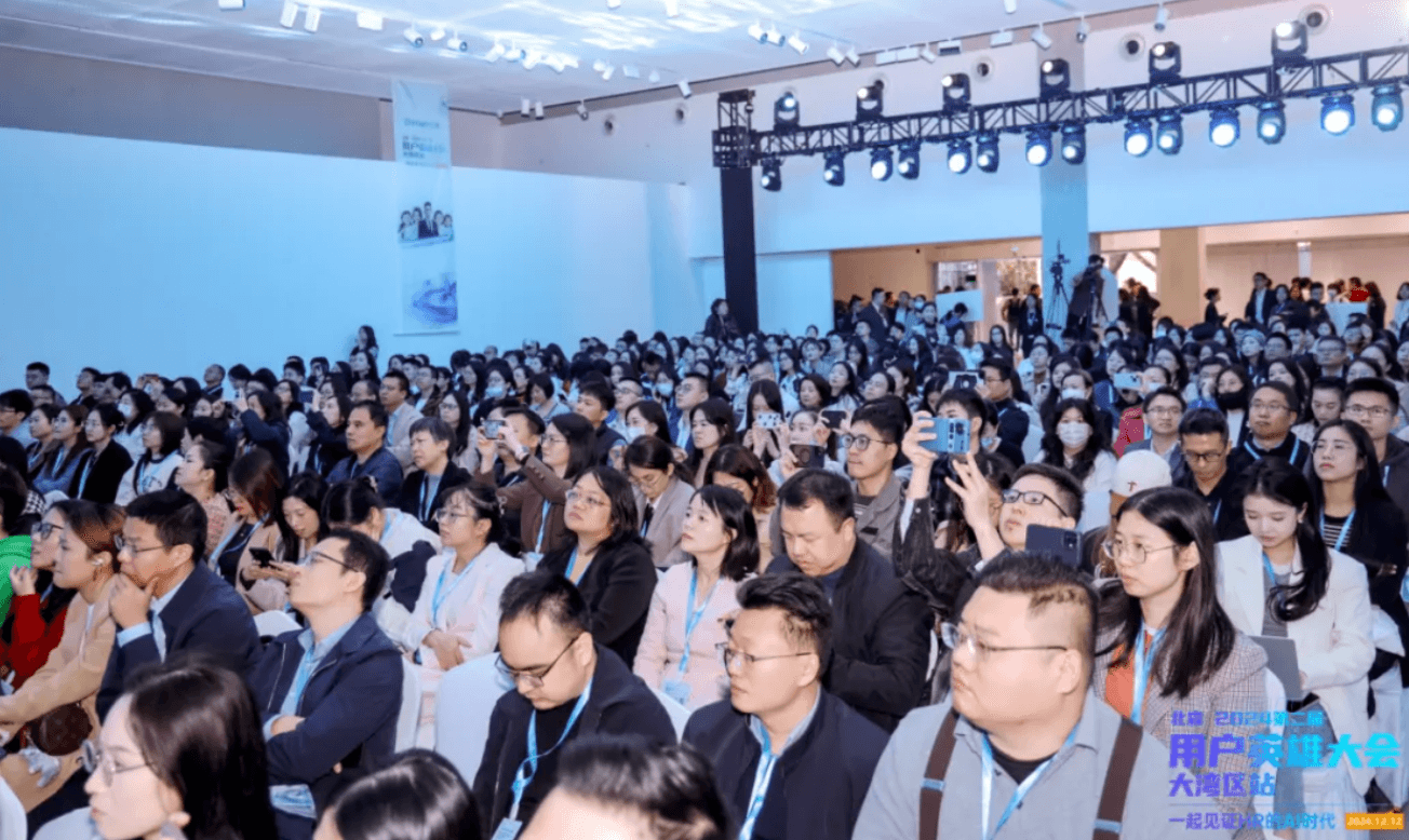 CEO of HiredChina, delivered a themed presentation titled "Solutions for Chinese Enterprises in Overseas Localized Recruitment.